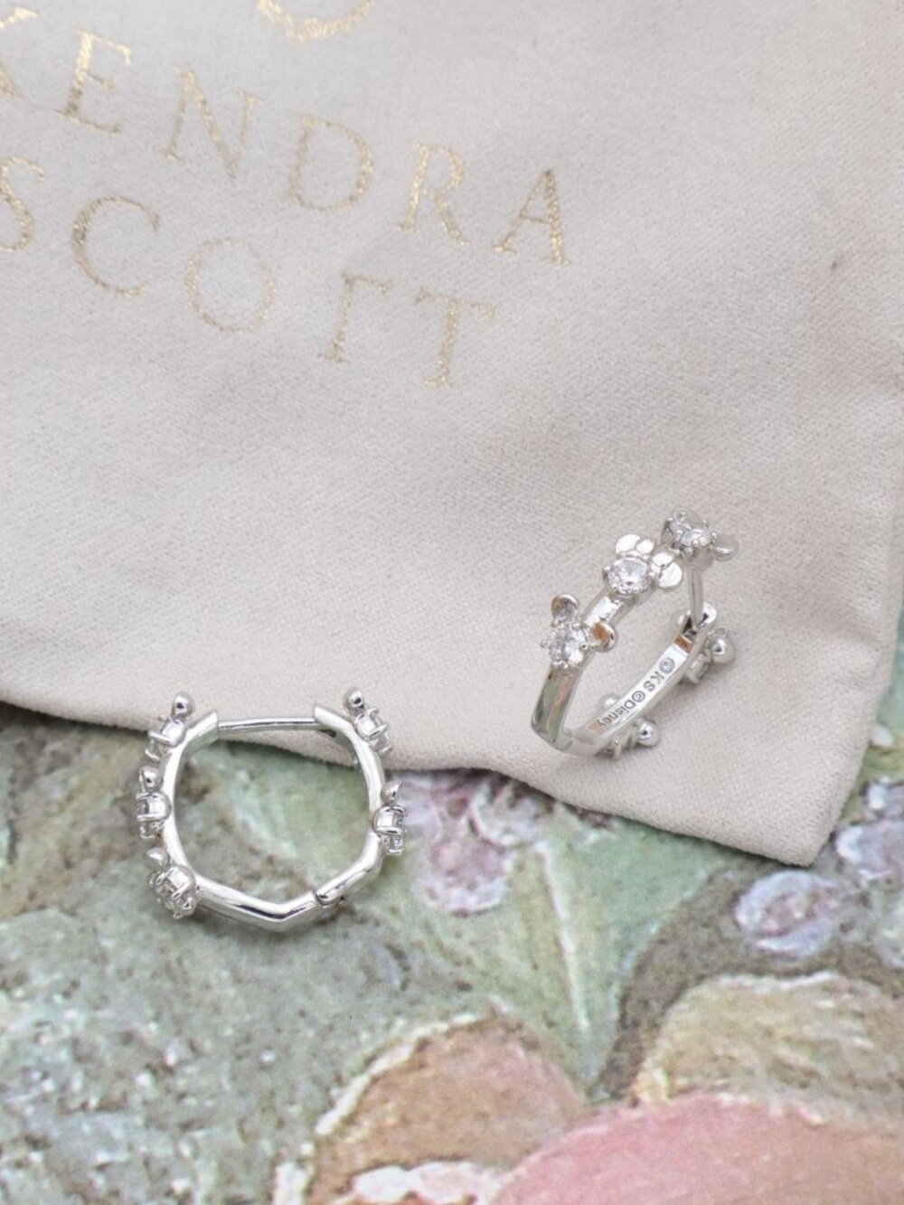 Kendra Scott Disney Silver Earrings Silver NEW - Picture 2 of 2